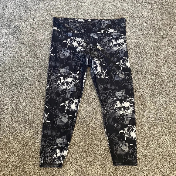 Balance Collection Pants - Balance Collection Black/White Floral Leggings